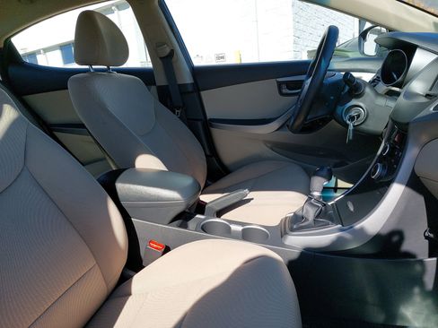 Used 2014 Hyundai Elantra SE image 10
