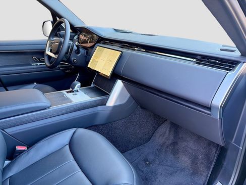 New 2025 Land Rover Range Rover Long Wheelbase SE image 15