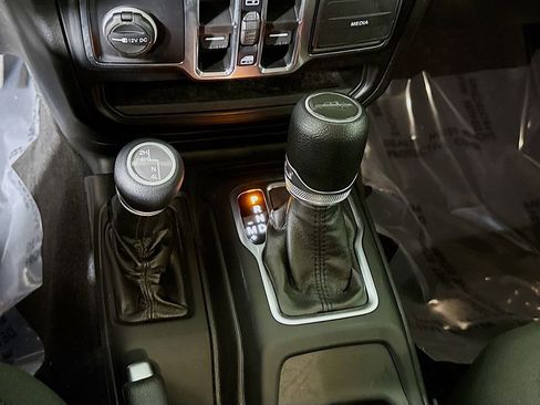 Used 2021 Jeep Gladiator Sport AWD/4WD image 8