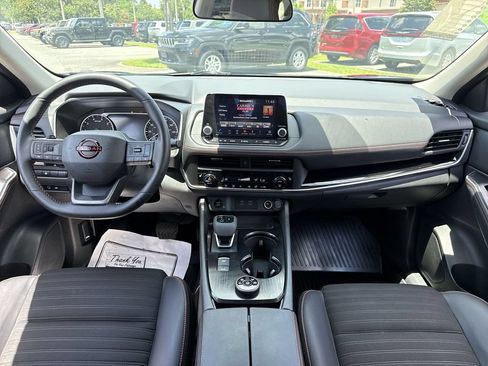 Used 2025 Nissan Rogue SV AWD/4WD image 27