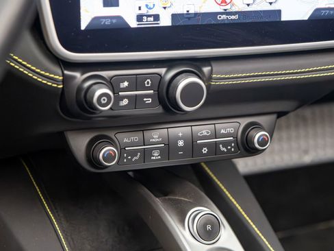 Used 2019 Ferrari Portofino RWD image 30