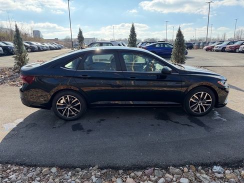 New 2025 Volkswagen Jetta SE image 6