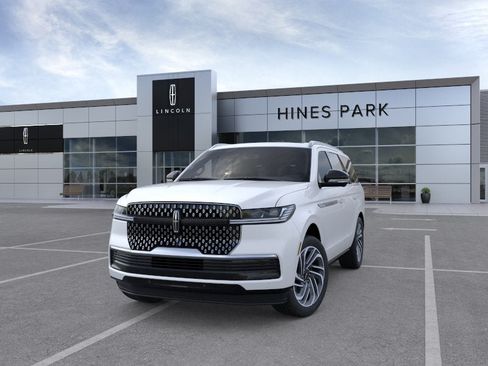 New 2026 Lincoln Navigator Reserve AWD/4WD image 2