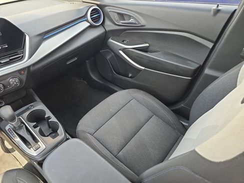 Used 2024 Chevrolet Trax LS w/ LS Convenience Package FWD image 11