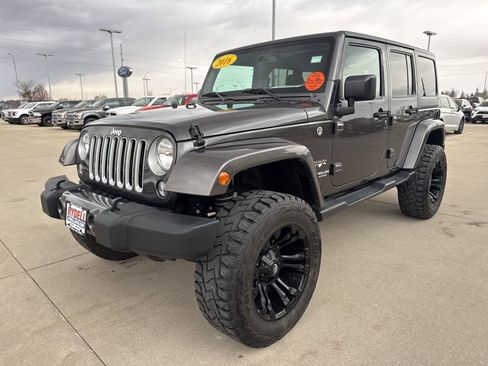 Used 2016 Jeep Wrangler Unlimited Sahara w/ Connectivity Group image 22