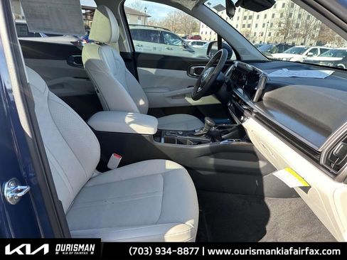 Certified 2025 Kia Sorento S w/ Panoramic Sunroof Package image 15