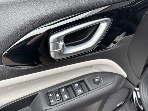 Used 2025 Jeep Compass Limited w/ Sun & Sound Group image 19