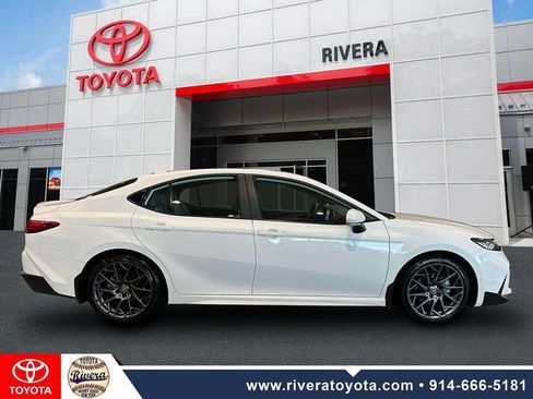 Used 2025 Toyota Camry SE w/ Convenience Package FWD image 7