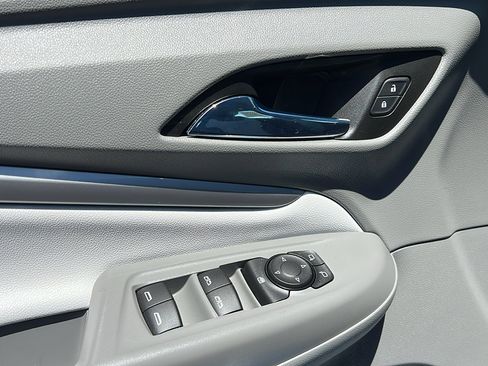 Used 2023 Chevrolet Bolt EUV Premier w/ Sun & Sound Package FWD image 18