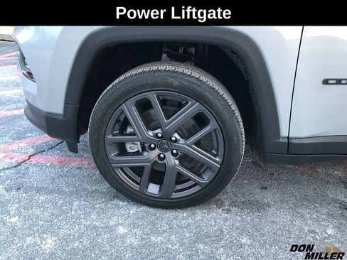 New 2026 Jeep Compass Limited image 9