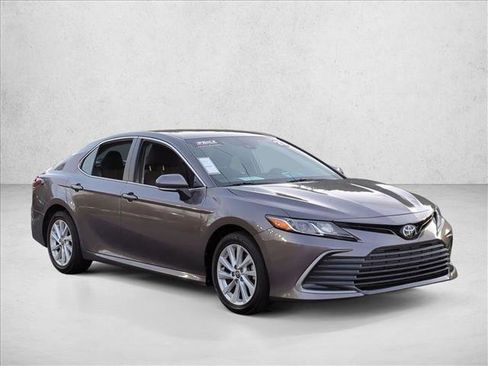 Used 2023 Toyota Camry LE FWD image 3