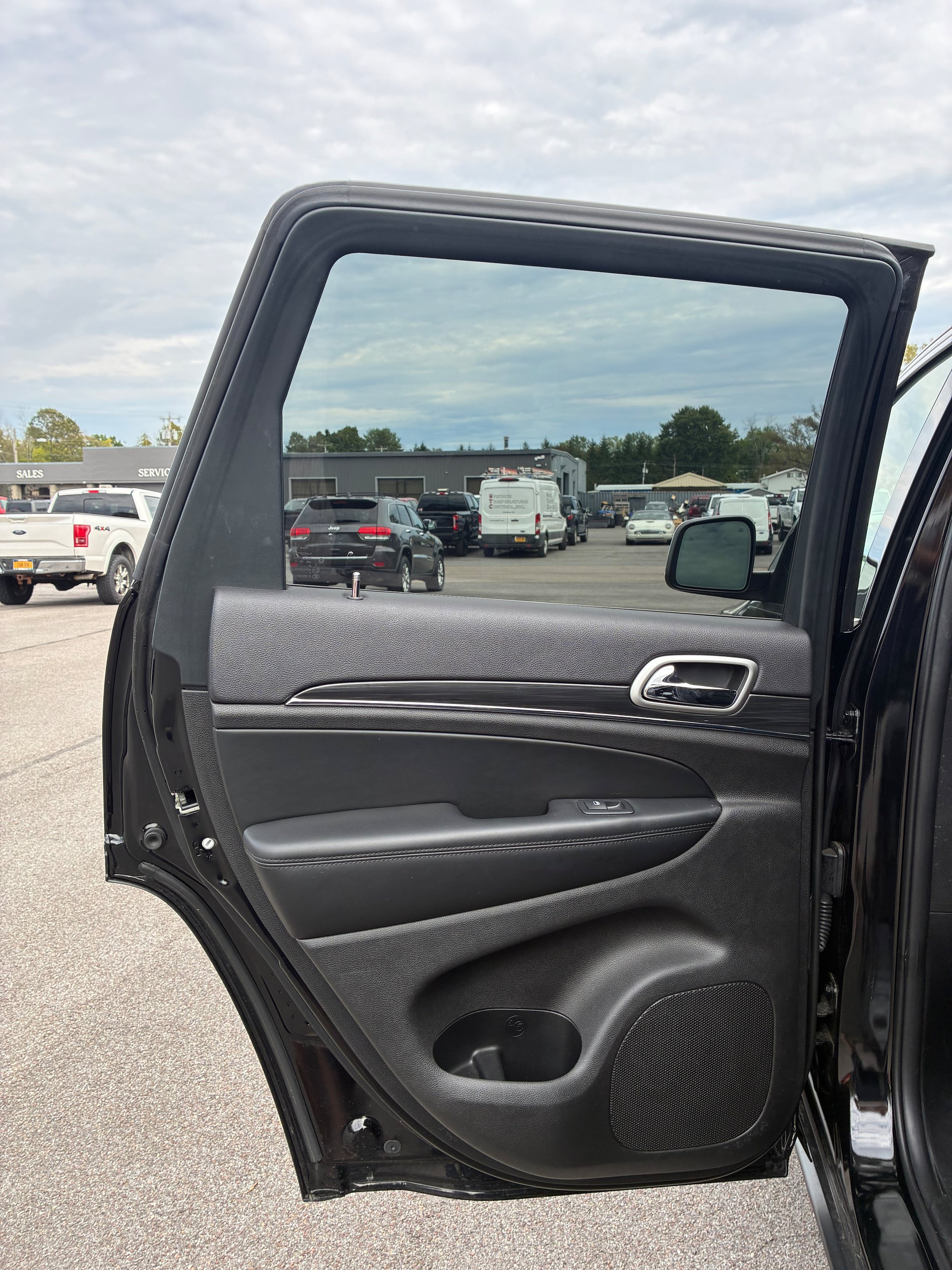 Used 2019 Jeep Grand Cherokee Limited AWD/4WD image 15