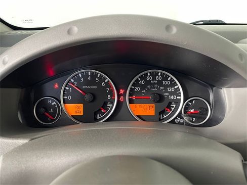 Used 2014 Nissan Frontier SL w/ SL Moonroof Package image 5