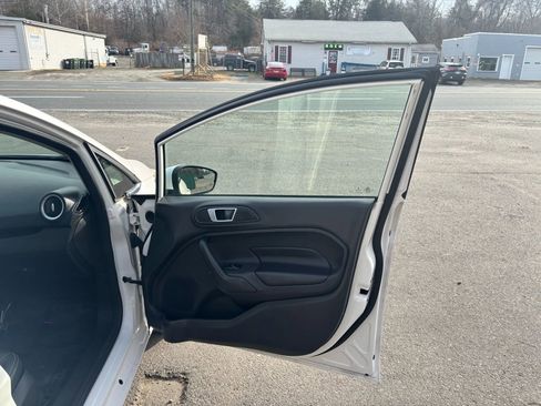Used 2016 Ford Fiesta Titanium image 16