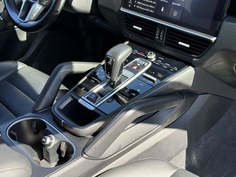 Used 2019 Porsche Cayenne image 15