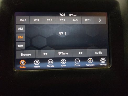 Used 2019 Jeep Cherokee Latitude w/ Popular Appearance Group FWD image 25