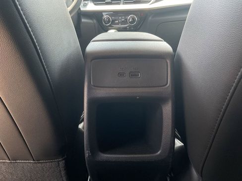 Used 2025 Chevrolet Trax LT FWD image 9
