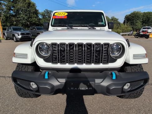 Used 2024 Jeep Wrangler Unlimited w/ Convenience Group AWD/4WD image 11