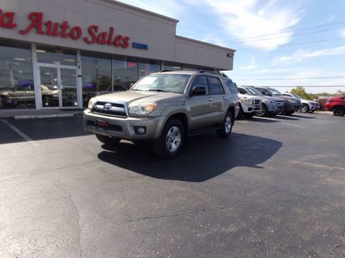 Used 2008 Toyota 4Runner SR5 RWD image 2