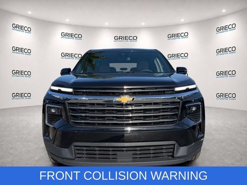 Used 2025 Chevrolet Traverse LT FWD image 2