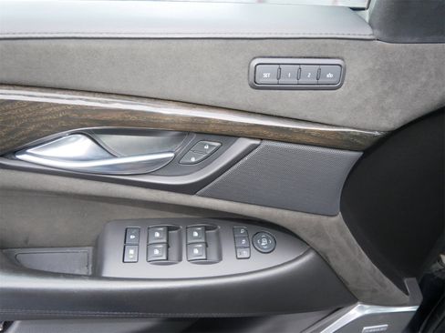 Used 2019 Cadillac Escalade ESV Platinum image 17