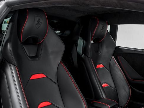 Used 2020 Lamborghini Huracan EVO AWD/4WD image 35