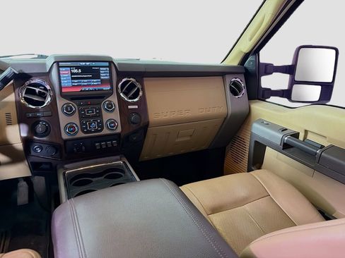 Used 2016 Ford F250 Lariat w/ Lariat Interior Package image 25