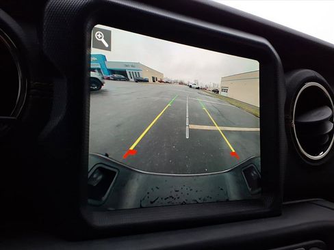 Used 2021 Jeep Gladiator Overland image 11