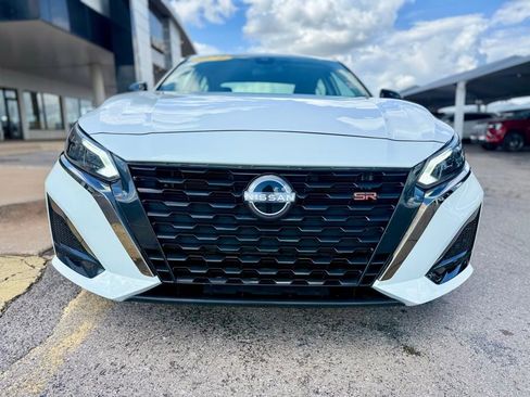 Used 2024 Nissan Altima 2.5 SR FWD image 2