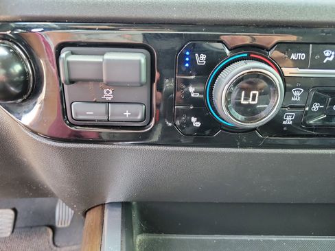 Used 2023 Chevrolet Silverado 1500 High Country w/ Technology Package AWD/4WD image 11