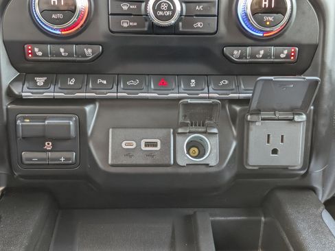 Used 2021 GMC Sierra 3500 Denali w/ Denali Ultimate Package image 27