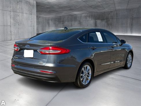 Used 2020 Ford Fusion SE image 7