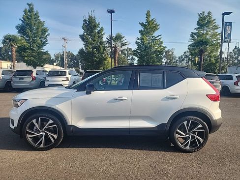 Used 2022 Volvo XC40 T5 R-Design w/ Advanced Package AWD/4WD image 2