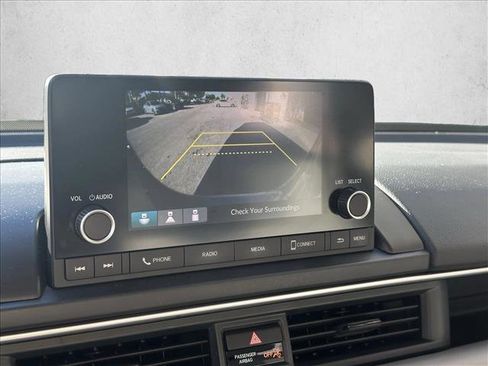 Used 2023 Honda Pilot LX image 14