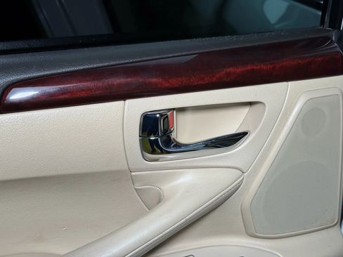 Used 2011 Lexus LX 570 4WD w/ Luxury Pkg image 18