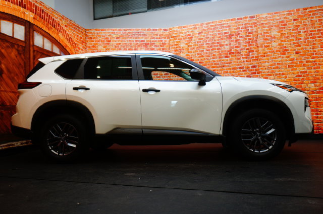 Certified 2025 Nissan Rogue S AWD/4WD image 5