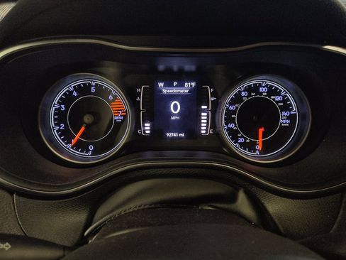Used 2019 Jeep Cherokee Latitude w/ Cold Weather Group FWD image 23