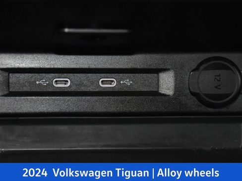 Used 2024 Volkswagen Tiguan SE R-Line image 22