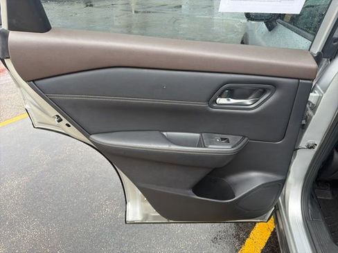 Used 2023 Nissan Rogue SL image 26