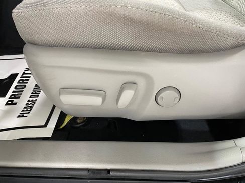 Used 2014 Toyota Camry LE FWD image 11