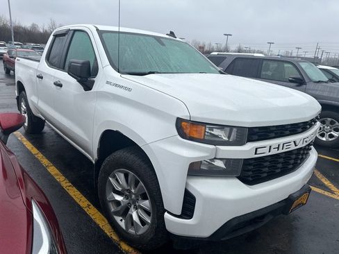 Used 2020 Chevrolet Silverado 1500 Custom w/ Custom Value Package image 1