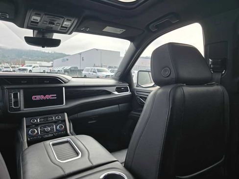 Used 2021 GMC Yukon XL Denali w/ Advanced Technology Package image 14