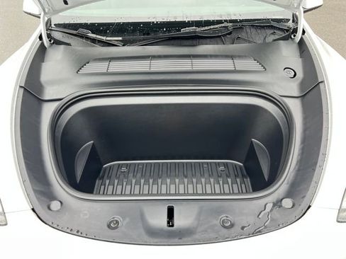 Used 2023 Tesla Model Y Long Range image 30