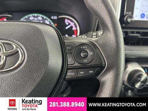 Used 2025 Toyota RAV4 XLE FWD image 28