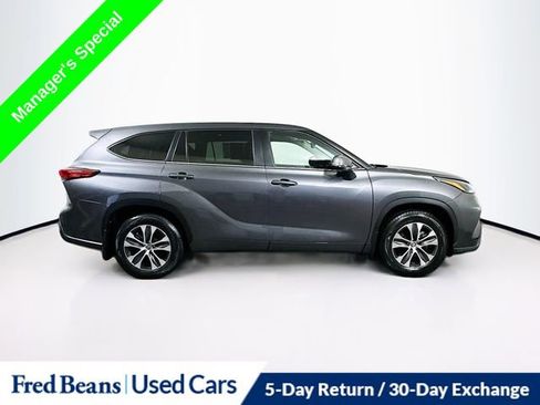 Used 2023 Toyota Highlander L image 11