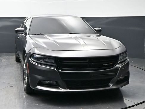 Used 2017 Dodge Charger SXT w/ AWD Plus Group image 2