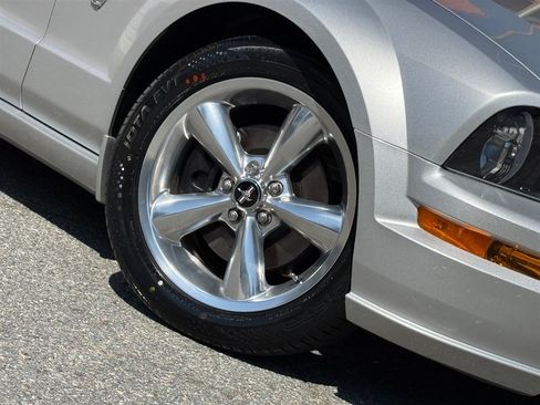 Used 2009 Ford Mustang GT RWD image 32