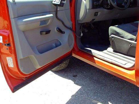 Used 2009 Chevrolet Silverado 2500 W/T w/ Snow Plow Prep Package AWD/4WD image 7