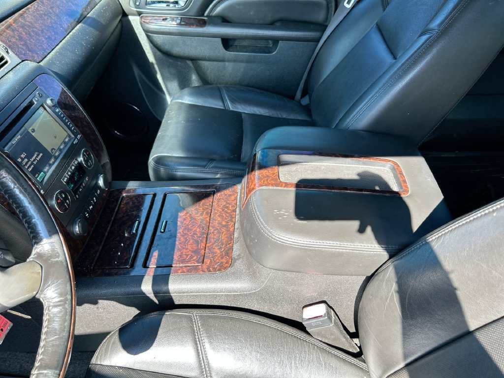 Used 2014 GMC Sierra 2500 Denali w/ Suspension Package, Off-Road AWD/4WD image 28