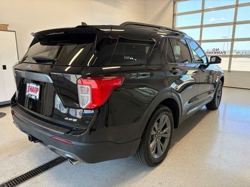 Used 2024 Ford Explorer XLT w/ Equipment Group 202A AWD/4WD image 9